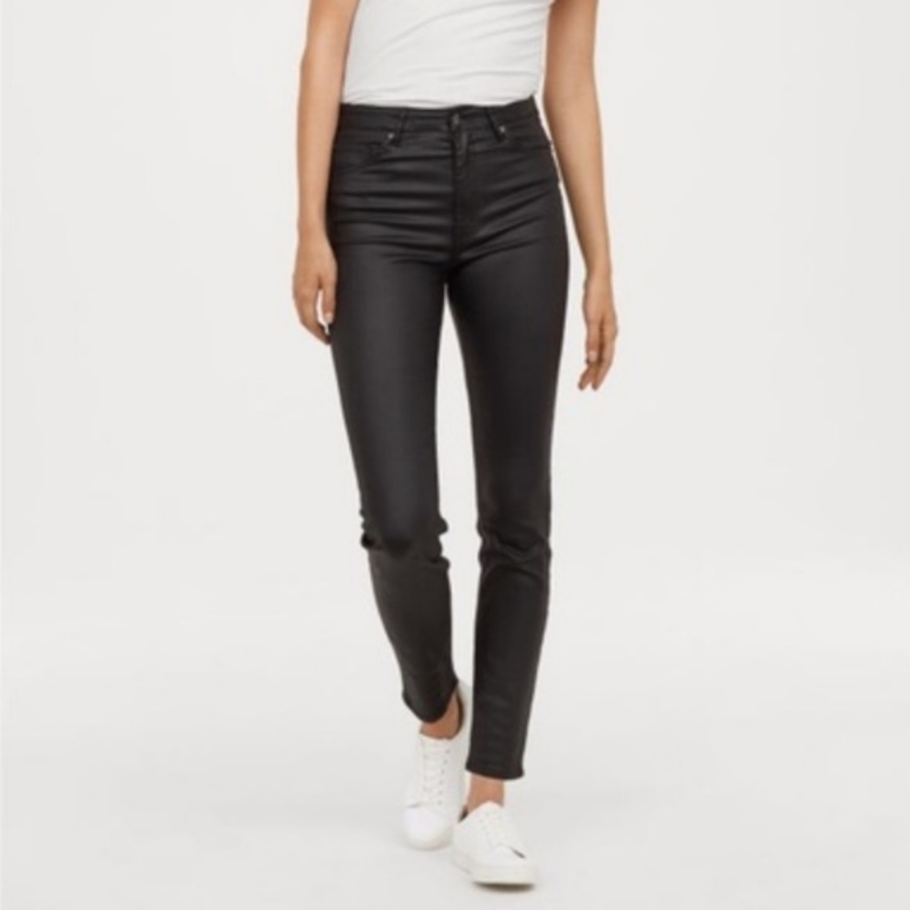 Like new!! Coated black skinny jeans!